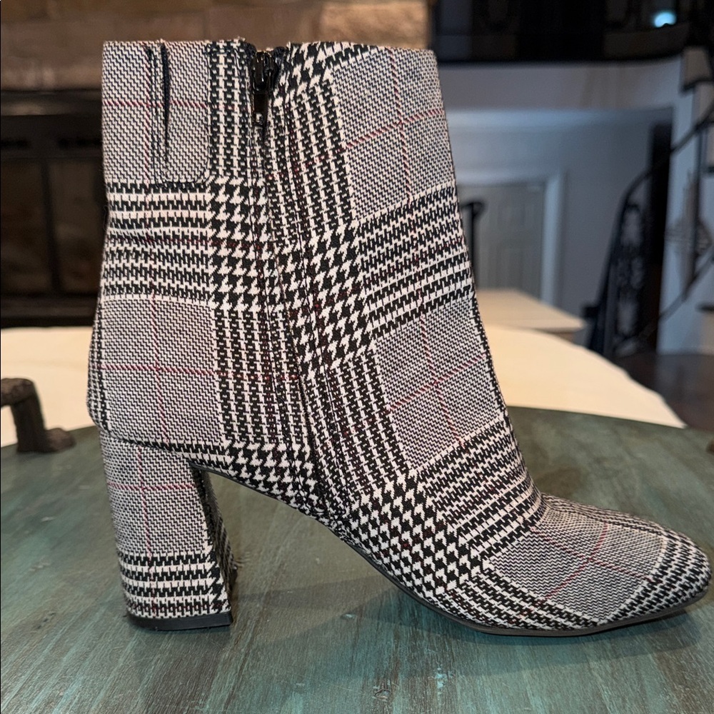 Sugar - SGR-ELEMENT Plaid Block Heel Ankle Boots – Women’s Size 8M - Picture 10 of 11